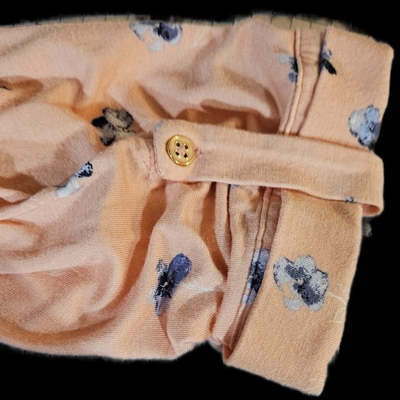 Women's Size XL Peachy top shirt by Kim Rogers.  Button front with 3/4" sleeves - Picture 4 of 4